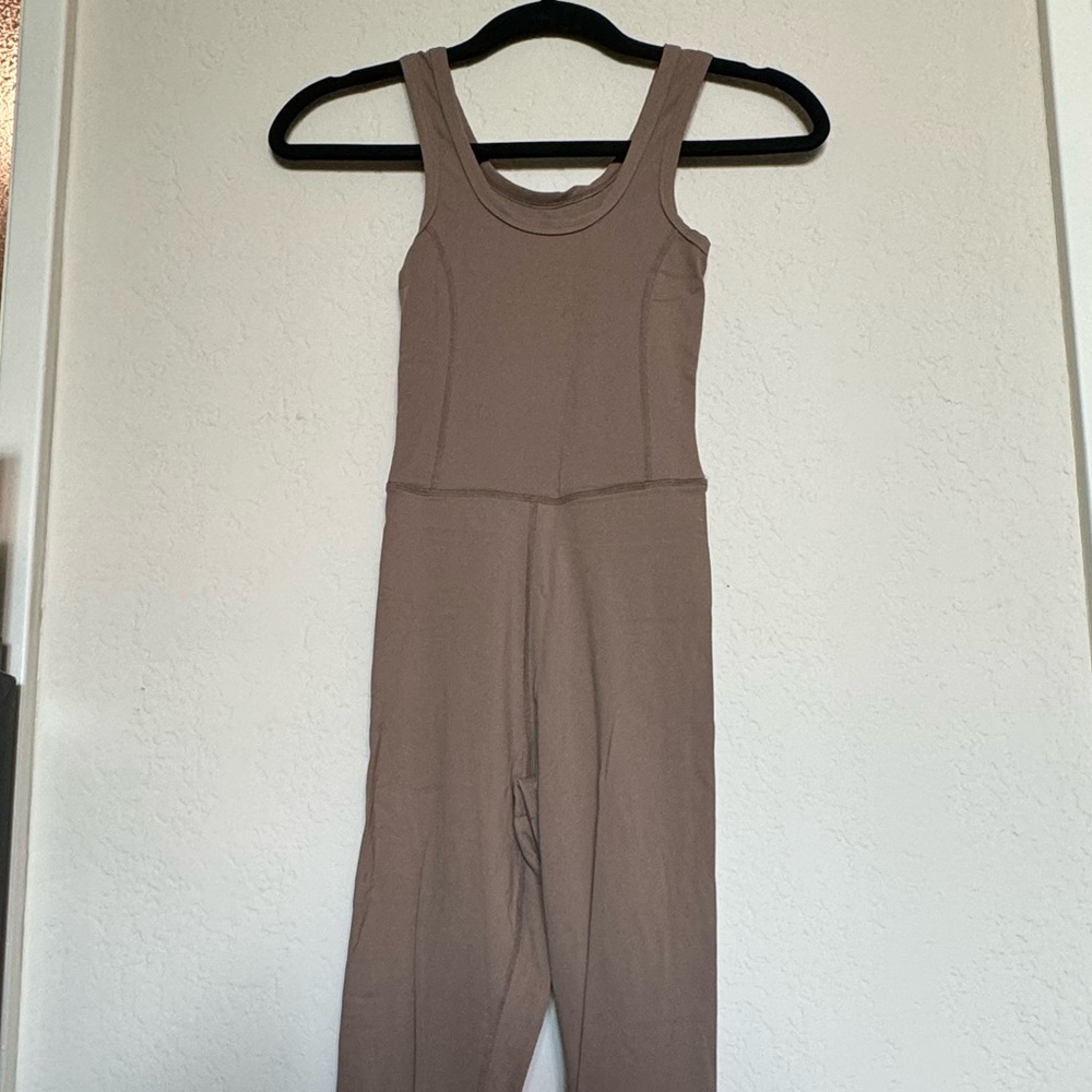 Neutral Set Active SPORTBODY™ Sportysuit in Dugout